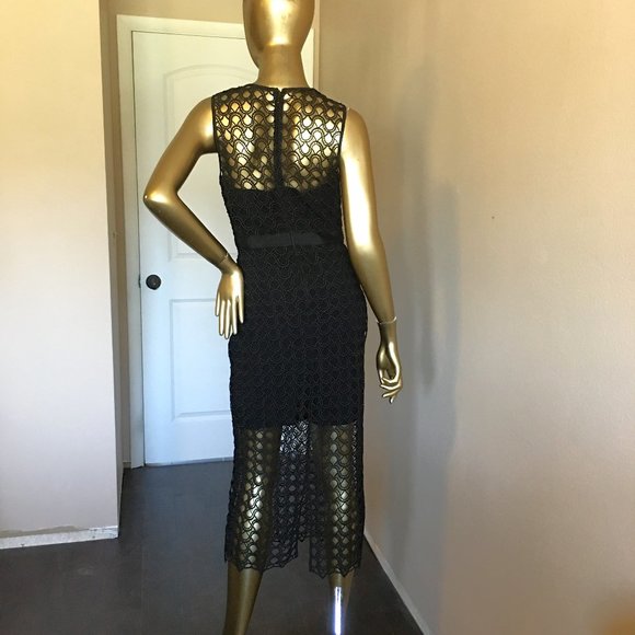 ᑕYᑎTᕼIᗩ ᖇOᗯᒪEY Sleeveless Lace-Mesh-Overlay Midi Dress - Picture 7 of 12